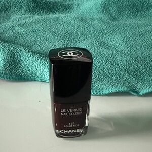 CHANEL Le Vernis Nail Colour in Deep Burgundy
